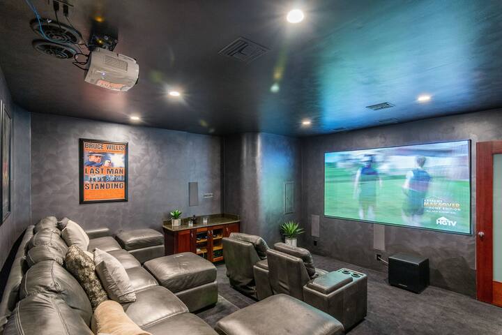 Sunset Plaza Villa | Roof Deck, Theatre, Pool, Spa gallery image 4