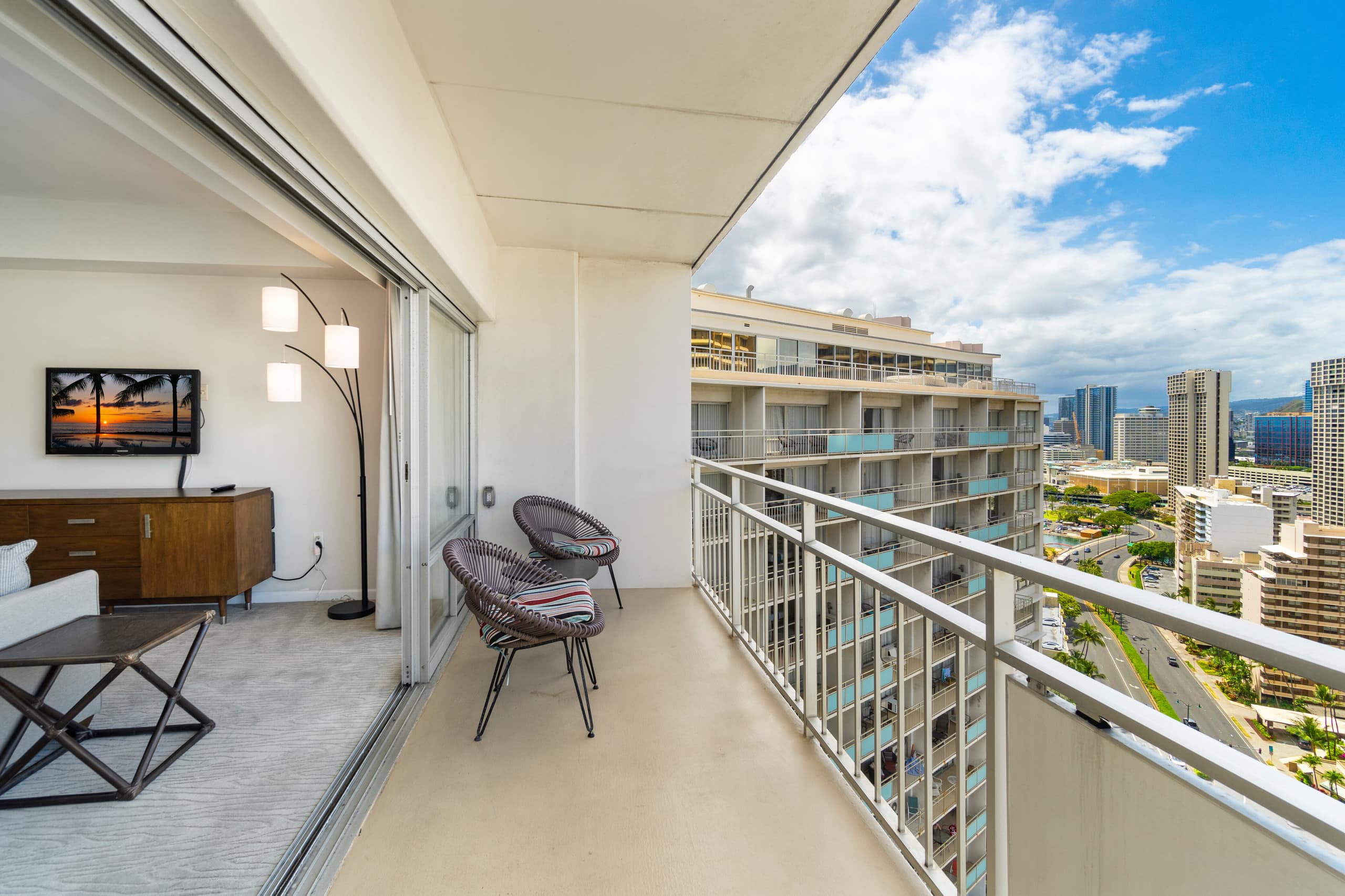 City View Studio • High Floor • Walk to Beach - Image 7