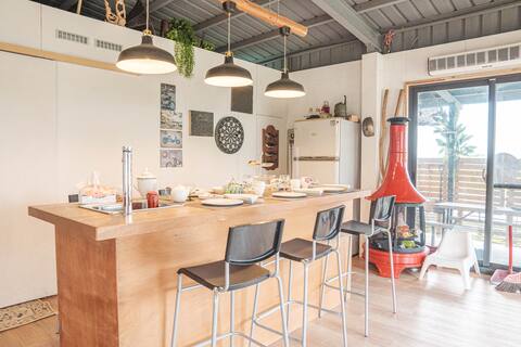 Farmhouse New Yi Bao Building 4 ~ 8 people, 3 parking spaces (karaoke, yakiniku, mahjong,).High CP) 