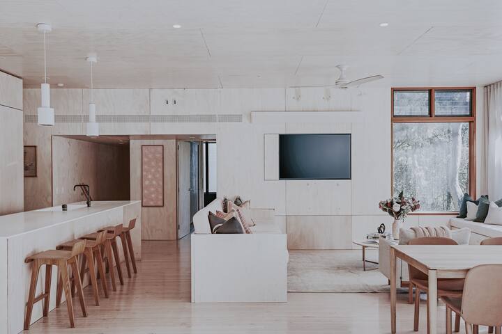 Palm Pavilion: architectural rainforest retreat gallery image 5