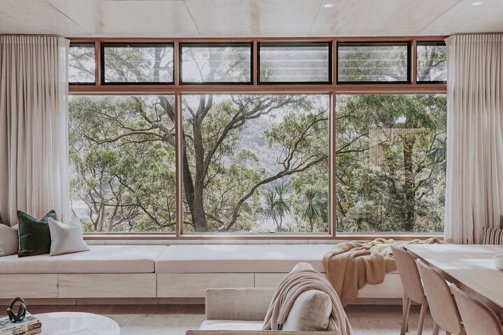 Palm Pavilion: architectural rainforest retreat gallery image 2