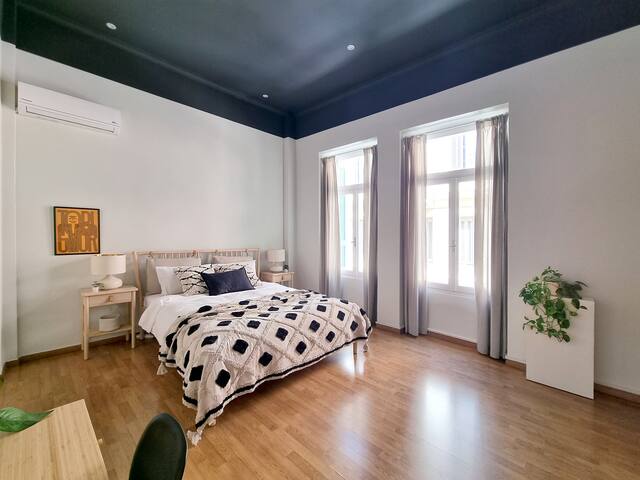 Stylish Neoclassical House in the Heart of Athens gallery image 2