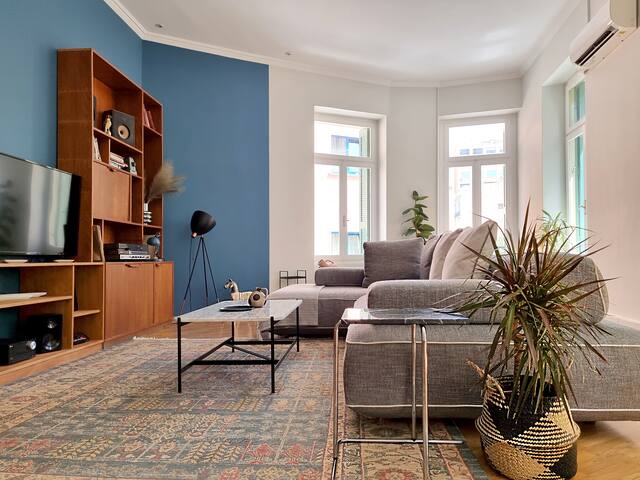 Stylish Neoclassical House in the Heart of Athens gallery image 3