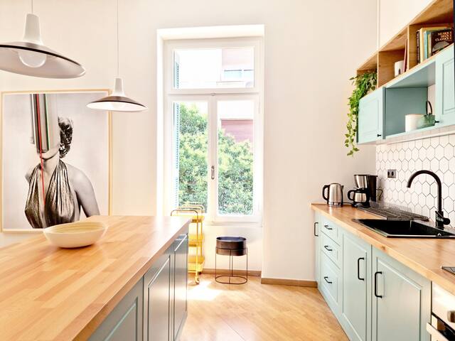 Stylish Neoclassical House in the Heart of Athens gallery image 4