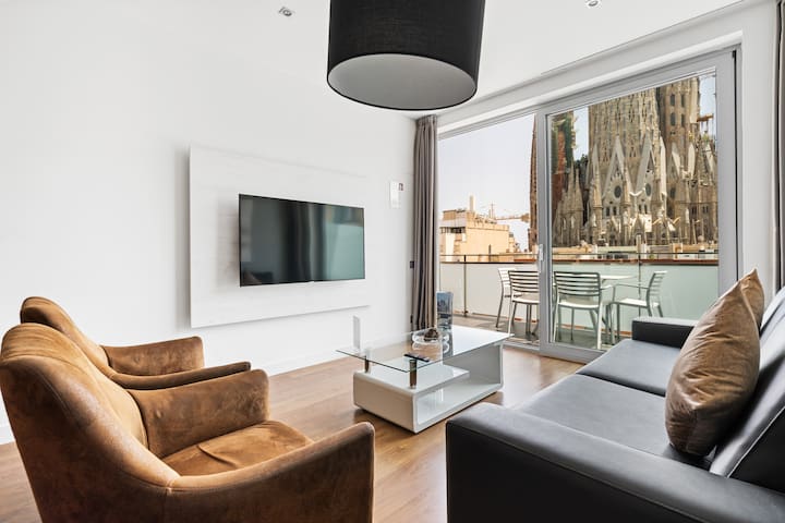 Stunning 4-bedroom apt with Sagrada Familia views