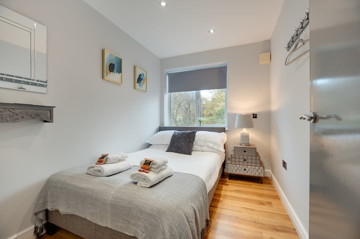 Bright second bedroom