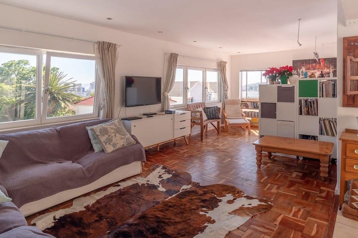 Lovely 2 Bedroom with secure parking