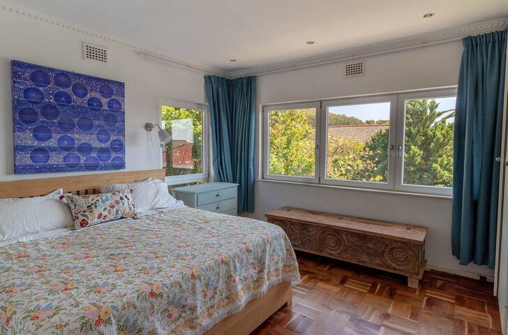 Lovely 2 Bedroom with secure parking gallery image 4