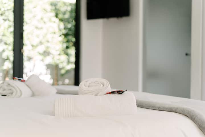 Kamar Tidur 2 dengan en - suite.