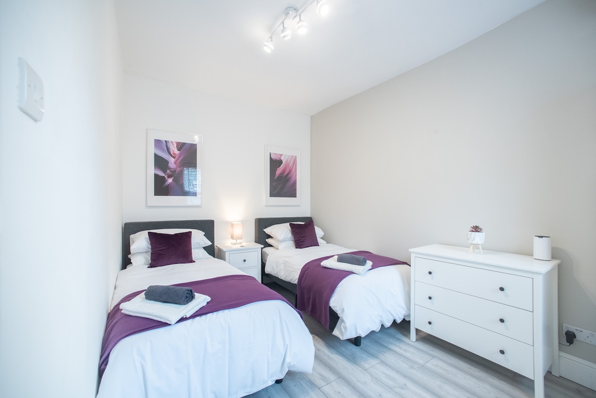 2 single beds, wardrobe with full length mirror