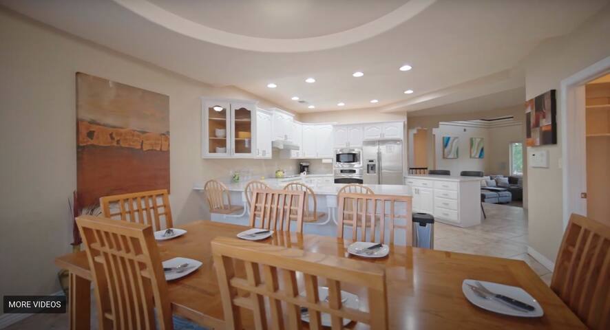 Golf Mansion • 7BR • 12 Beds • Luxe gallery image 4