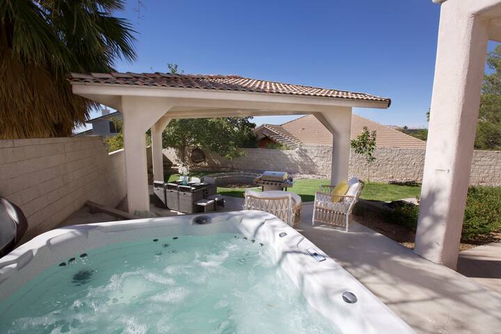 Golf Mansion • 7BR • 12 Beds • Luxe gallery image 5