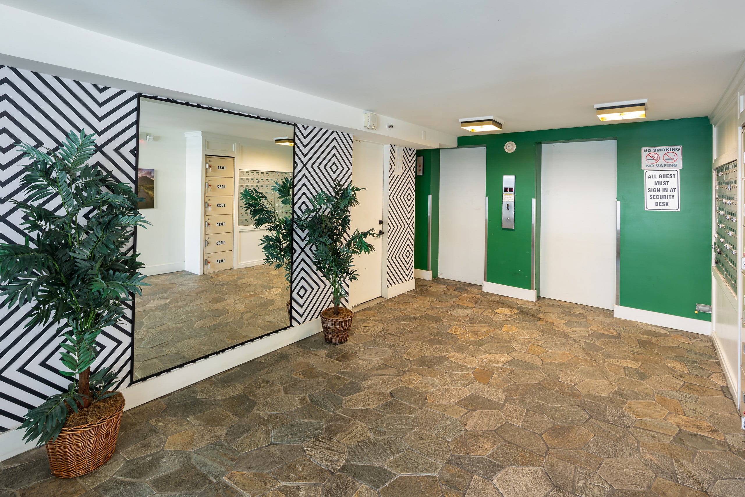 Condo in Honolulu · ★4.42 · Studio · 1 bed · 1 private bath - Image 22