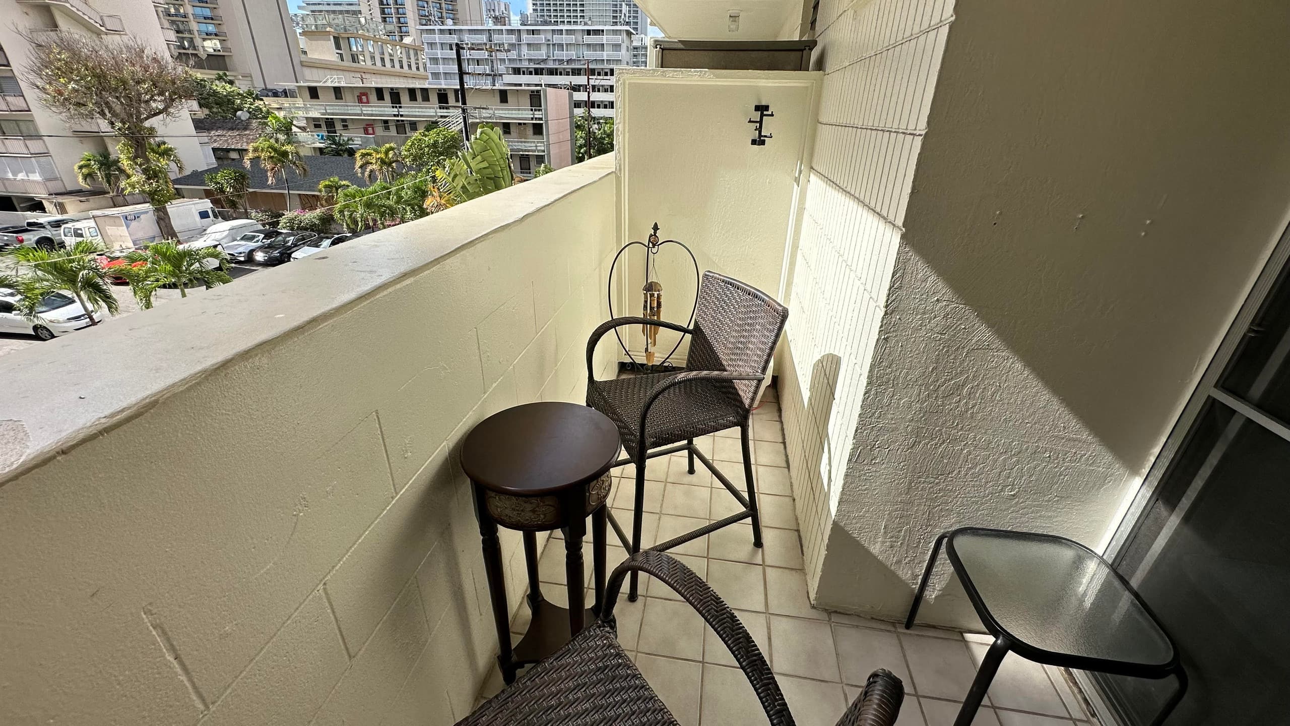 Condo in Honolulu · ★4.42 · Studio · 1 bed · 1 private bath - Image 4