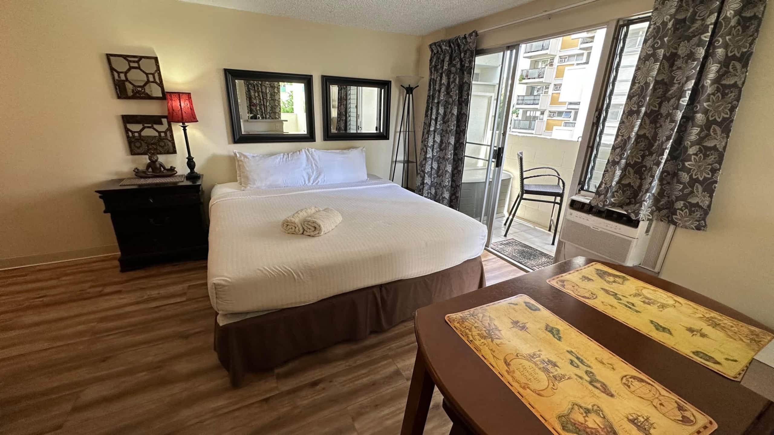 Condo in Honolulu · ★4.42 · Studio · 1 bed · 1 private bath - Image 2