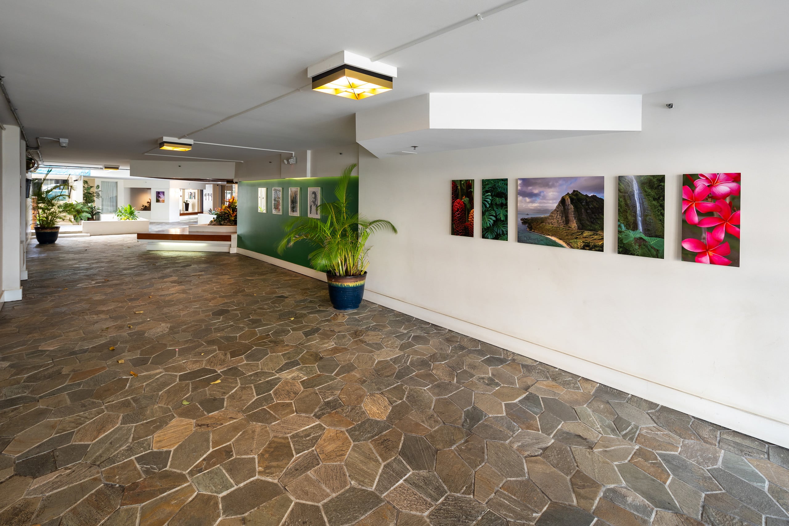Condo in Honolulu · ★4.42 · Studio · 1 bed · 1 private bath - Image 21