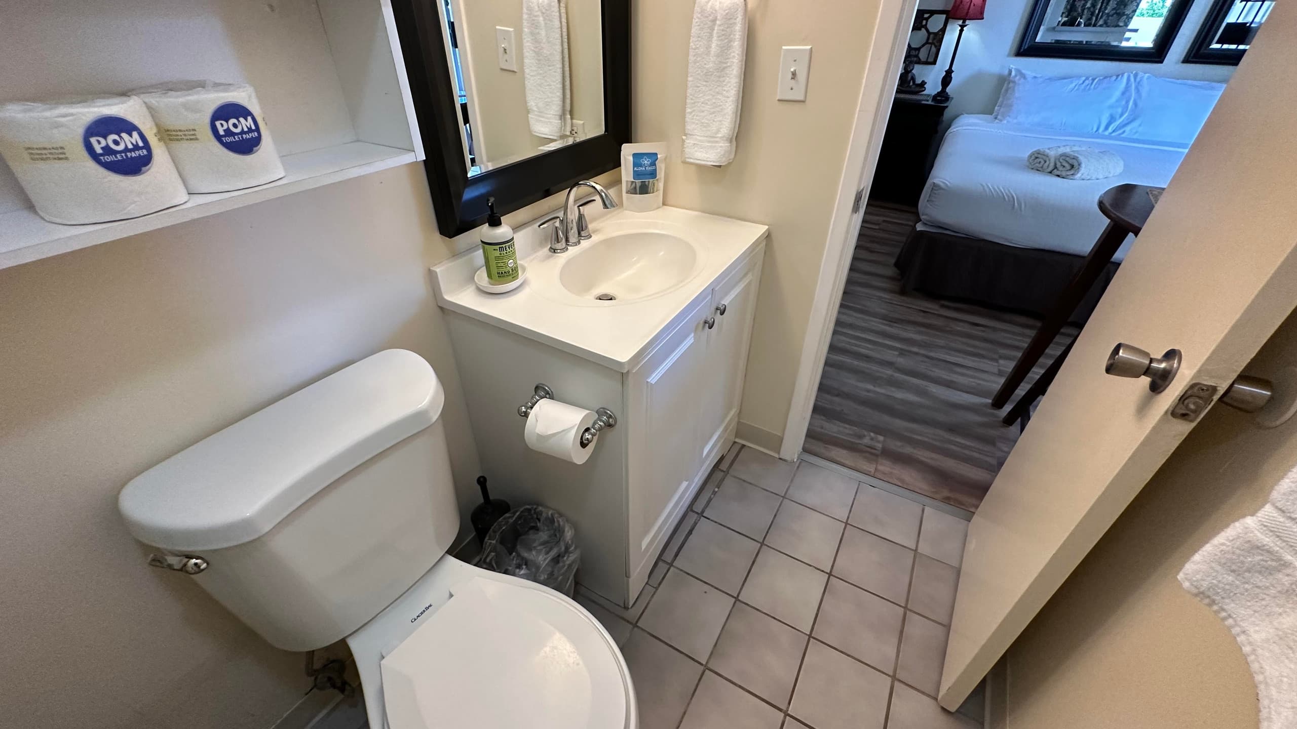 Condo in Honolulu · ★4.42 · Studio · 1 bed · 1 private bath - Image 18