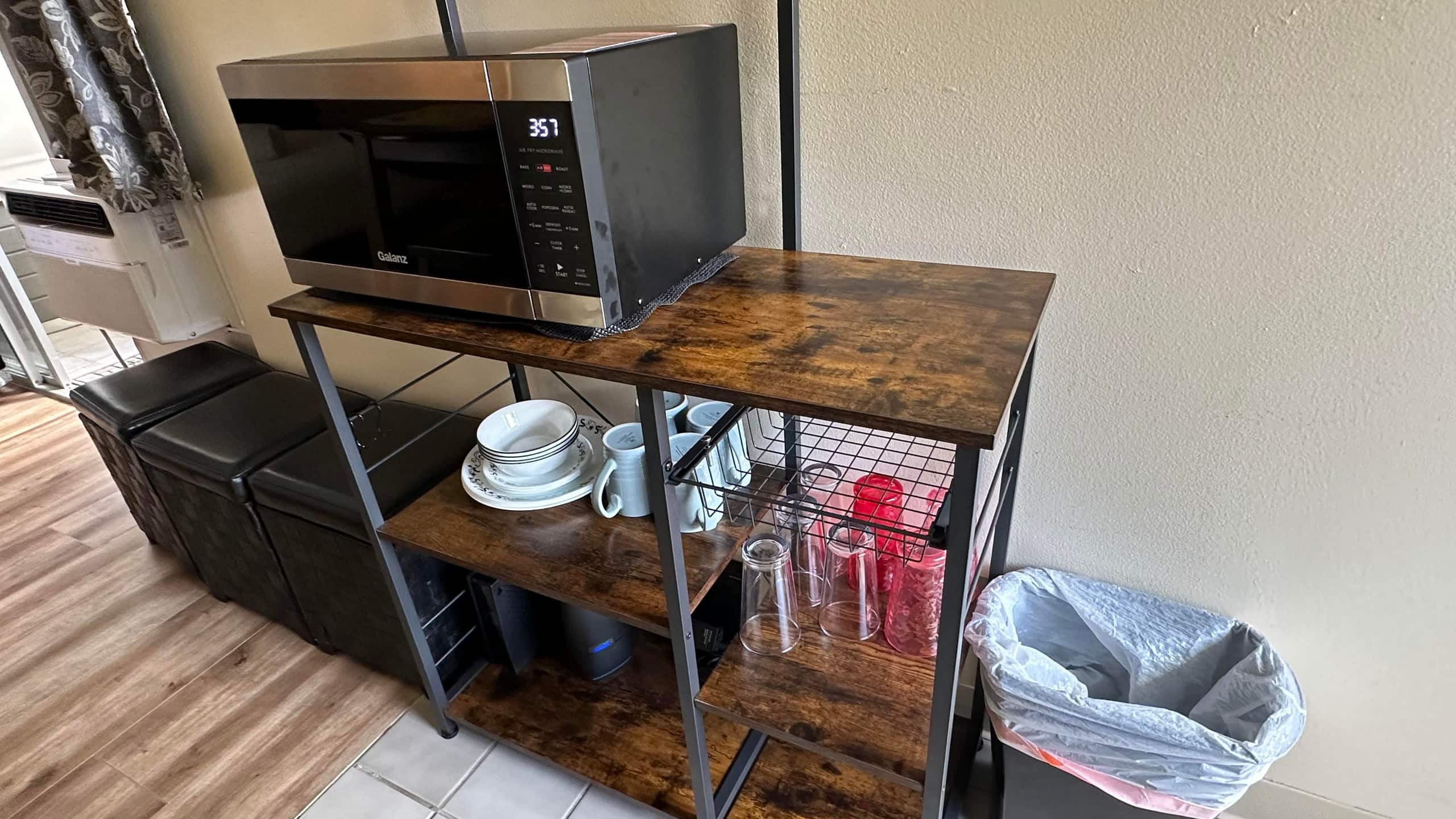 Condo in Honolulu · ★4.42 · Studio · 1 bed · 1 private bath - Image 13
