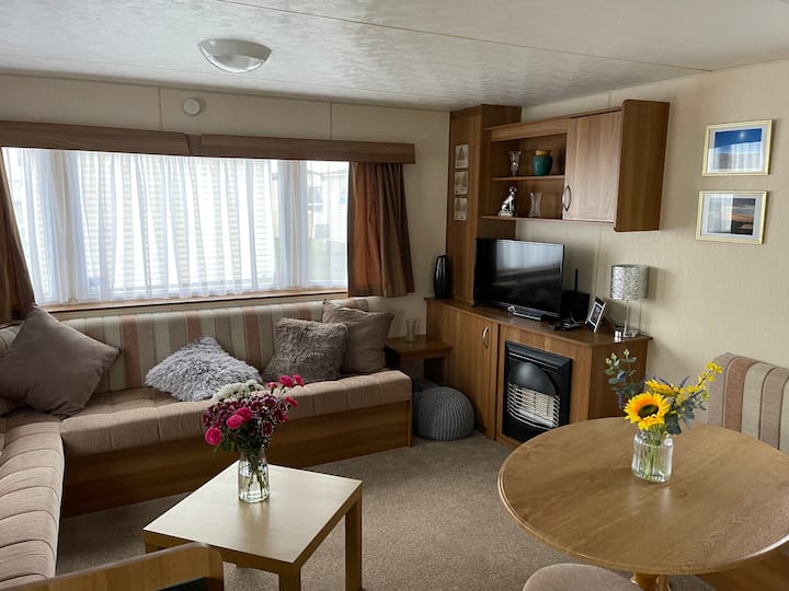 Romney Sands Caravan To Hire. Peacehaven 17. Holiday homes for Rent