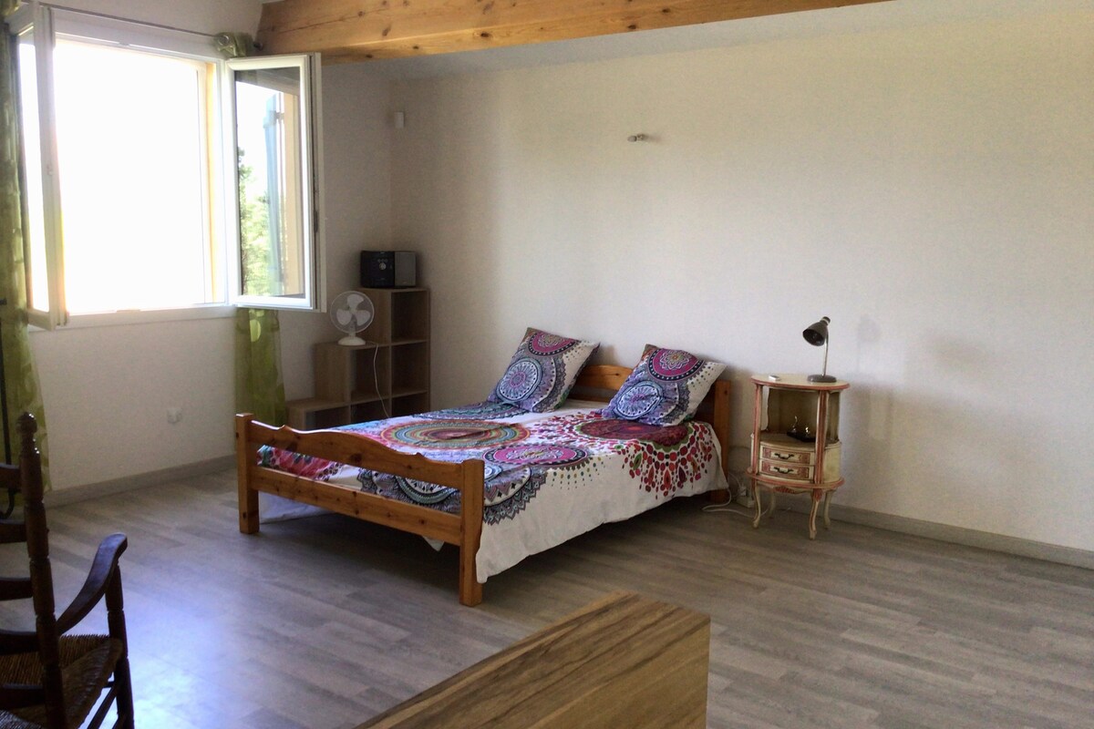 ambienti i dhomës pa derë lart
