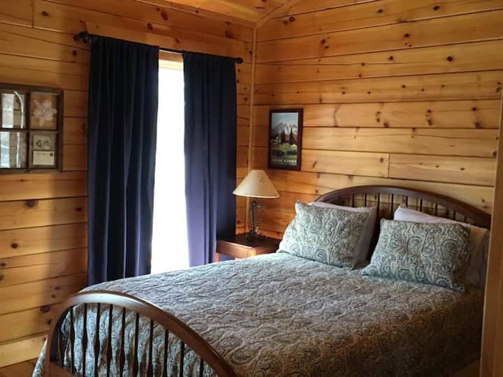 Upper Floor Queen Bedroom