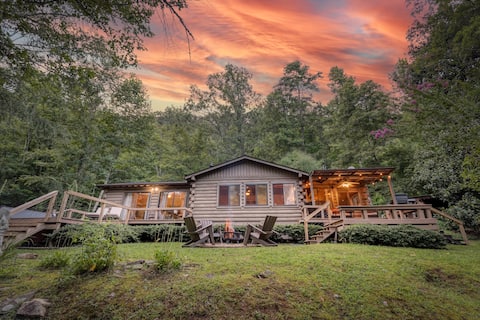 Fall Foliage Eco-Lodge Riverfront Cabin & Hot Tub