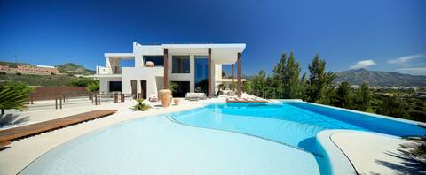 Luxury villa w/ jacuzzi,golf,sea view,up to 21 pax