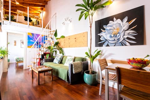 Anuncio de Airbnb popular: The urban jungle, a quiet and centrally located loft en La Merced