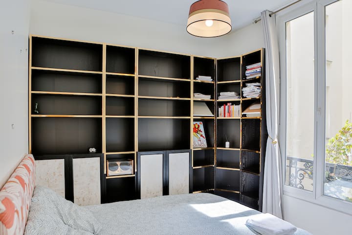 Bedroom with queen size. 