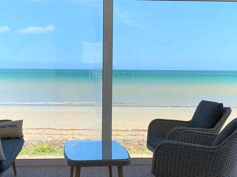 “HAVRE DES ISLES”
Spacious beachfront house