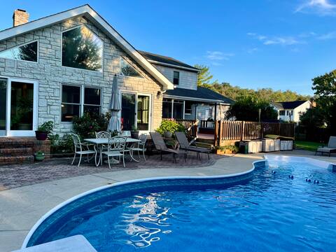 Five bedroom family home with pool and hot tub