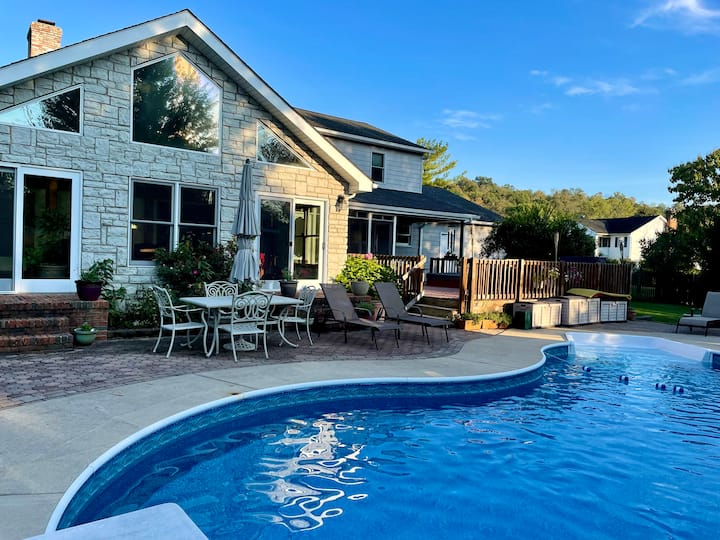 Five bedroom family home with pool and hot tub