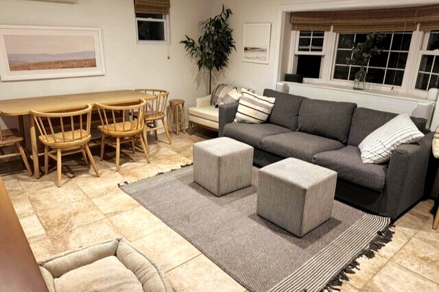 Sebule na eneo la chumba cha kulia chakula