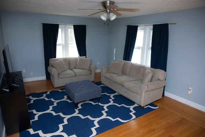 Cozy 2 Bedroom Home Located Minutes From Downtown - Sleeping Giant State Park, Hamden