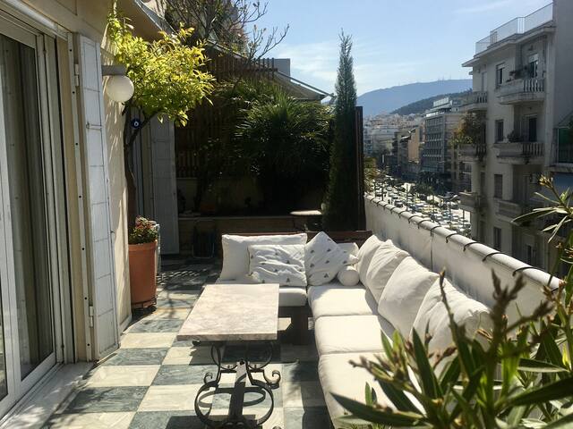 The Magnolia – Sophisticated Residence gallery image 3