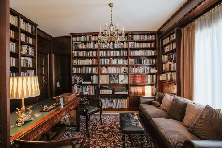 The Magnolia – Sophisticated Residence gallery image 2