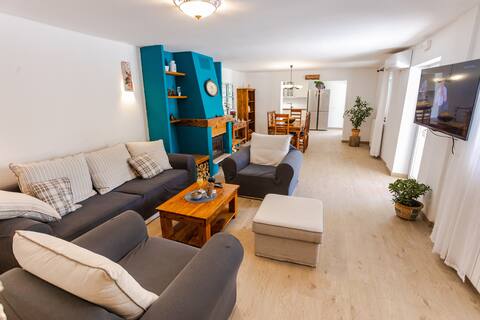 Top Airbnb: Rustic Stone Villa Vera with Private Pool, Jacuzzi in Blato Na Cetini