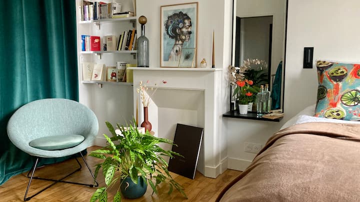 Espacio de lectura y bibliotecas disponibles 
Guitarra y piano 