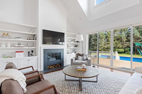 Top performing Airbnb: Meticulous Modern Farmhouse with Vineyard Views in Water Mill