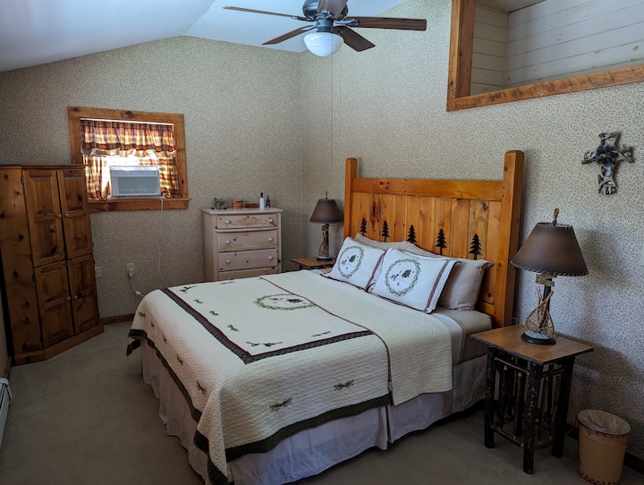 ห้องนอน "ฮัดสัน" ชั้นบน