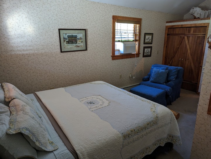 ห้องนอน "ทางรถไฟ" ชั้นบน