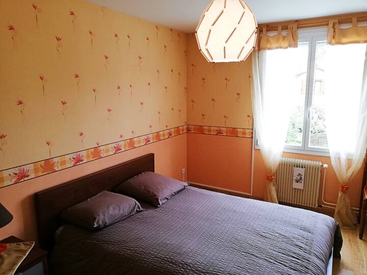 غرفة نوم ثانية بسرير مزدوج 