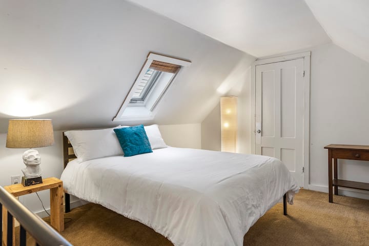 El loft es espacioso y cómodo, perfecto para huéspedes de todas las edades.