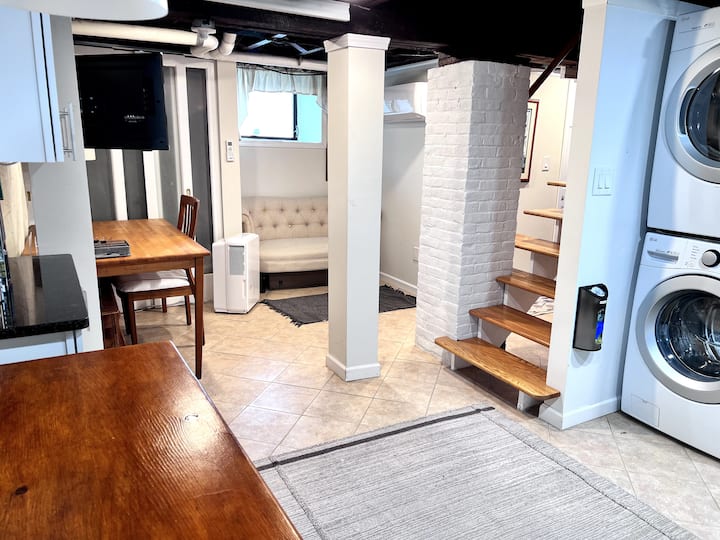 *Industrial/modern Basement Apt! Private Entrance - レディング, PA