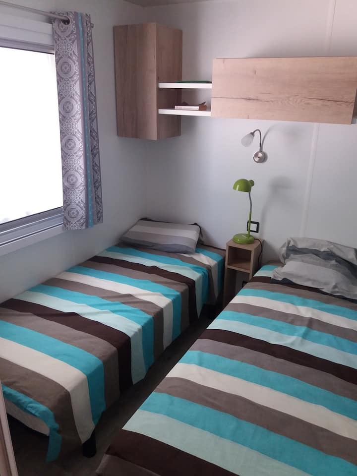 Schlafzimmer 1