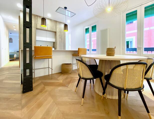 New! Modern & Charming with 8 balconies gallery image 3