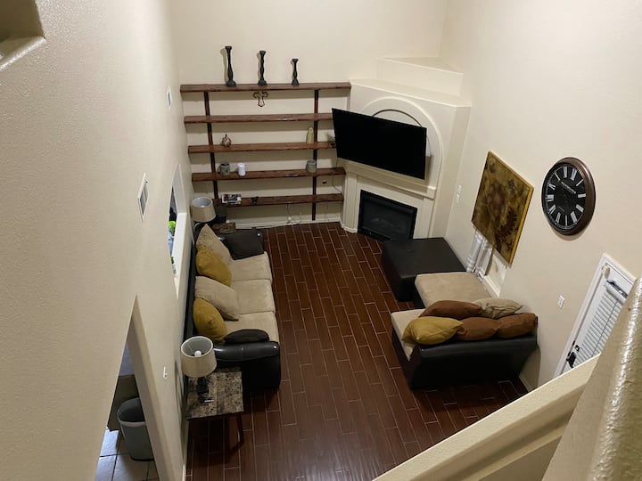 Cheerful 4 Bedroom Home - Los Lunas, NM