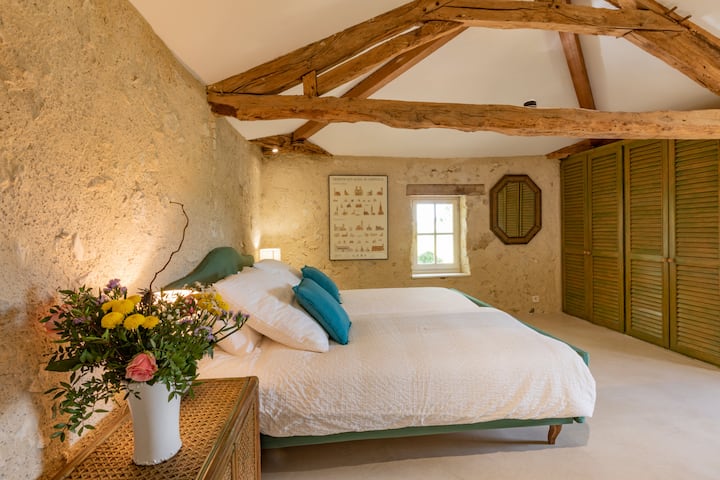 Dhomë gjumi dyshe në kate. Madhësia e litit king 180 cm