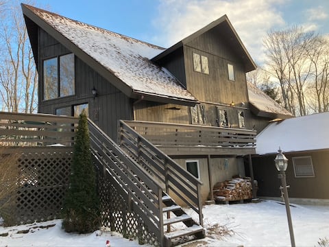 COZY CABIN in Alpine Lake Resort; 4 Season Getaway