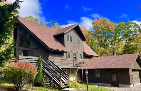COZY CABIN in Alpine Lake Resort; 4 Season Getaway